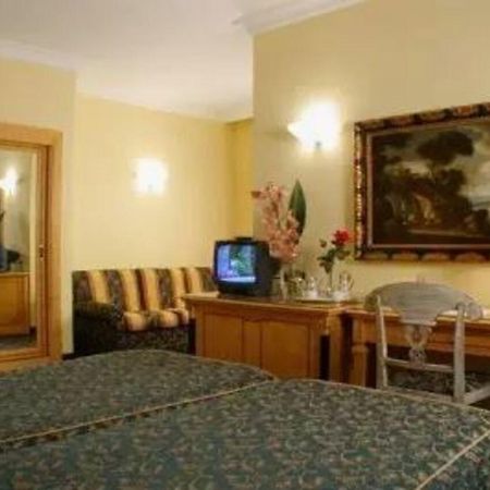 Champagne Garden Hotel Rome Room photo