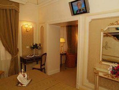 Champagne Garden Hotel Rome Room photo